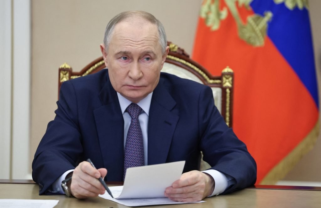 News Wrap: Putin apologizes after deadly Azerbaijani airliner crash News Wrap: Putin apologizes after deadly Azerbaijani airliner crash