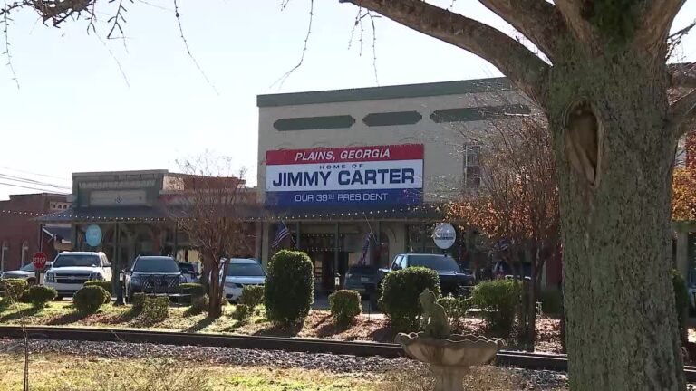 Jimmy Carter’s hometown of Plains opens its arms to mourners